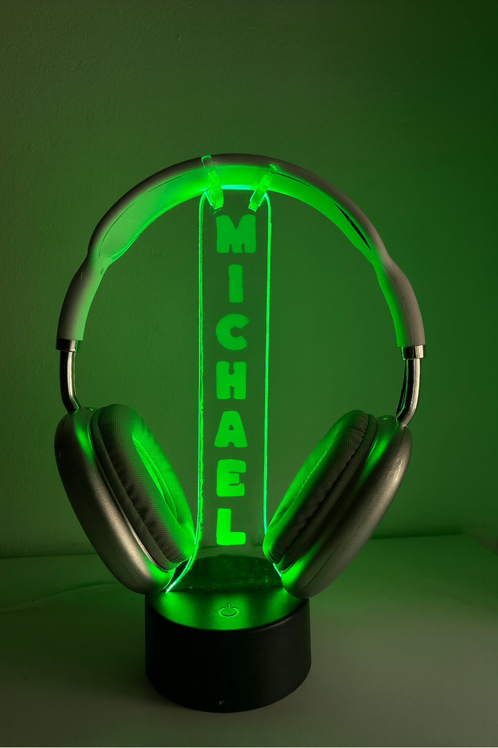Custom LED Headphone Stand with Name – Personalized Gamer Desk Accessory
